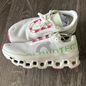 ON CLOUDMONSTER SNEAKERS